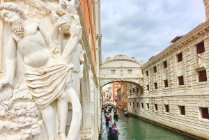 Venice: Basilica and Doge's Palace Tour with Gondola Ride