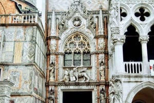 Venice: Basilica and Doge's Palace Tour with Gondola Ride