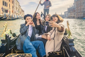 Venetsia: Dogen palatsin kierros gondoliajelulla.