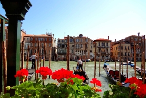 Venetsia: Dogen palatsin kierros gondoliajelulla.