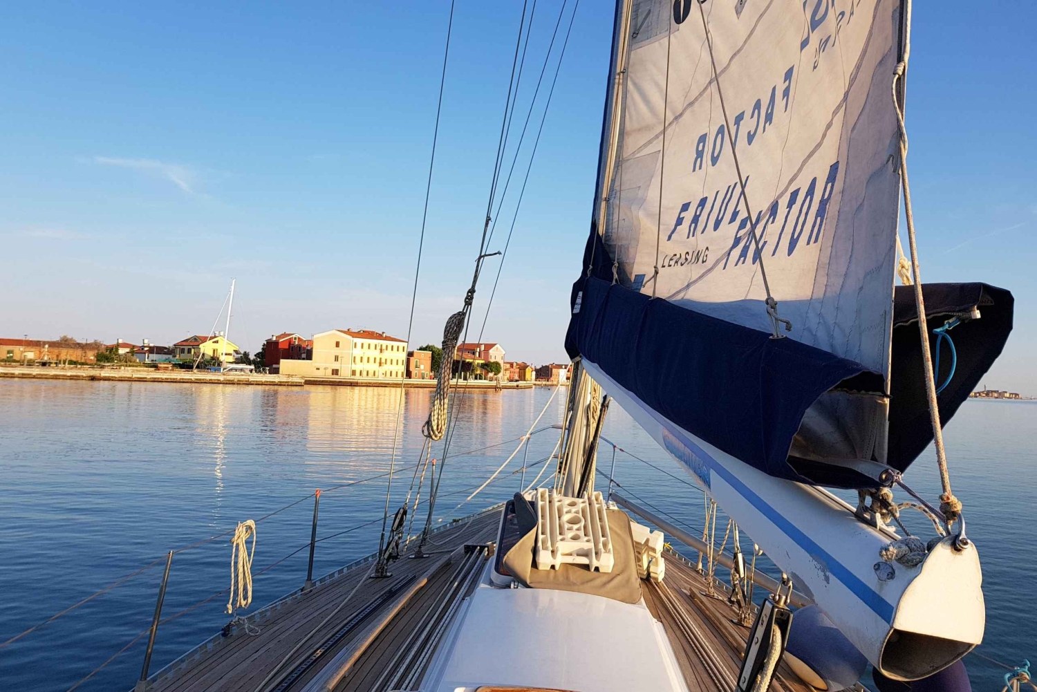 Venedig under sejl: Privat luksustur mellem San Marco, Murano og Burano