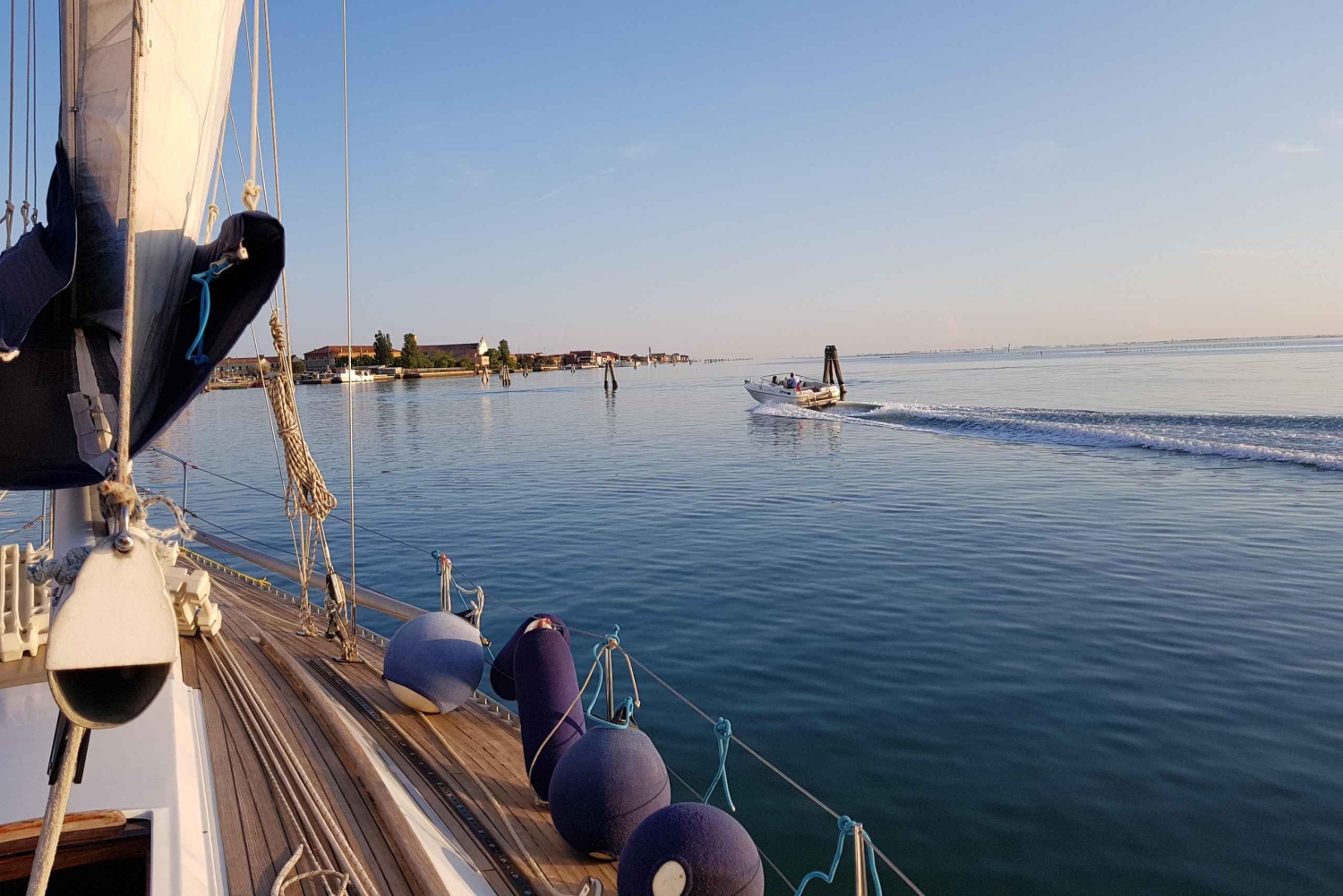 Venedig under sejl: Privat luksustur mellem San Marco, Murano og Burano