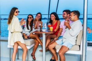 Venecia: Crucero de Jazz en Catamarán al Atardecer con Aperitivo