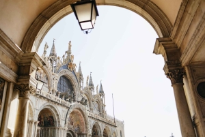 Wenecja: Wycieczka po mieście z ulicą św. Marka i przejażdżką gondolą