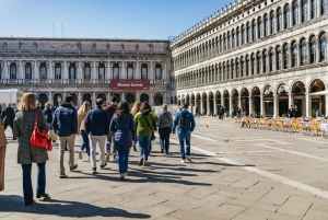 Wenecja: Wycieczka po mieście z ulicą św. Marka i przejażdżką gondolą