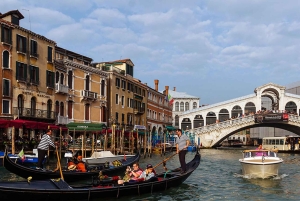 Wenecja: Wycieczka po mieście z ulicą św. Marka i przejażdżką gondolą