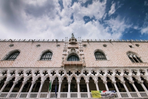 Venice: Doge's Palace and Basilica Tour with Gondola Ride