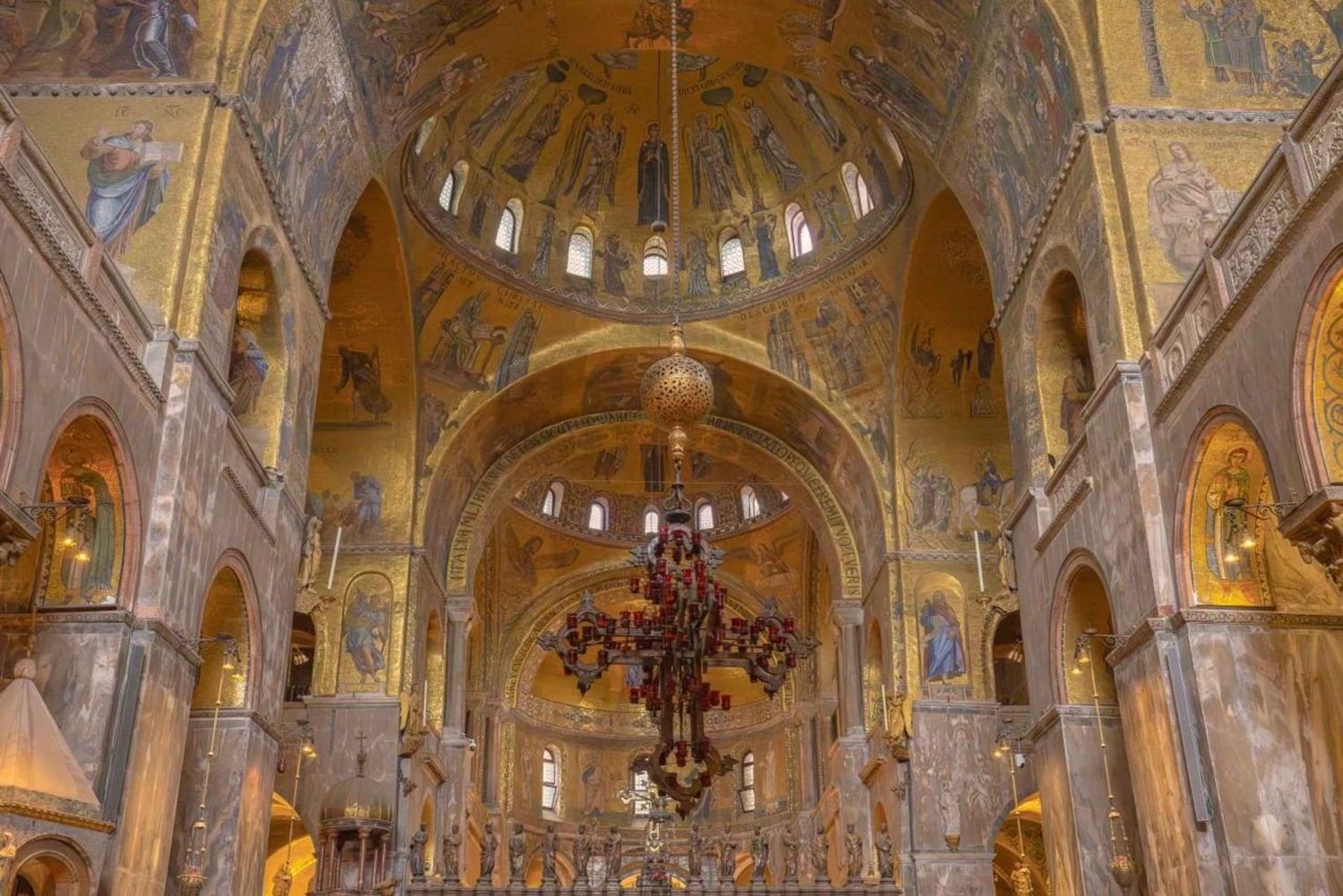 Venedig: Tur til Dogepaladset og Markuspladsen med gondoltur