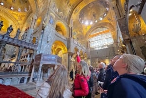 Venice: Doge's Palace and St Mark's Tour with Gondola Ride