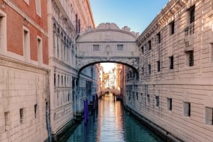 Venedig: Tur til Dogepaladset og Markuspladsen med gondoltur