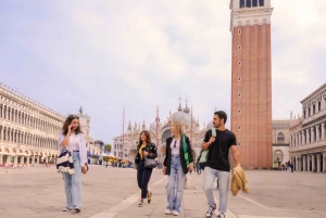 Venedig: Tur til Dogepaladset og Markuspladsen med gondoltur