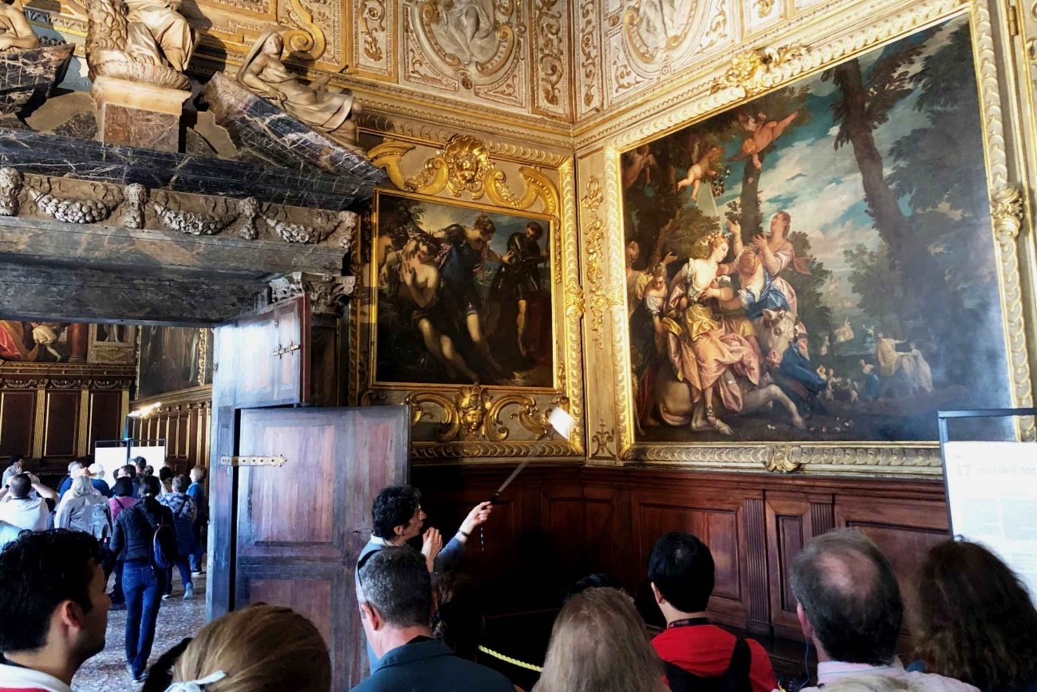 Venecia: Visita guiada del Palacio Ducal y paseo en góndola