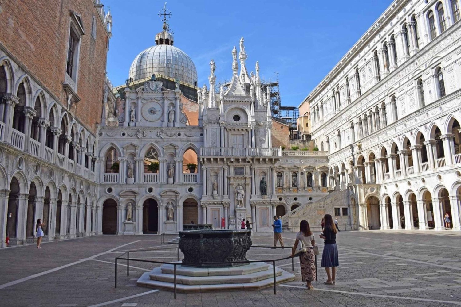 Venice: Doge's Palace Guided Tour with Murano Glass Demo