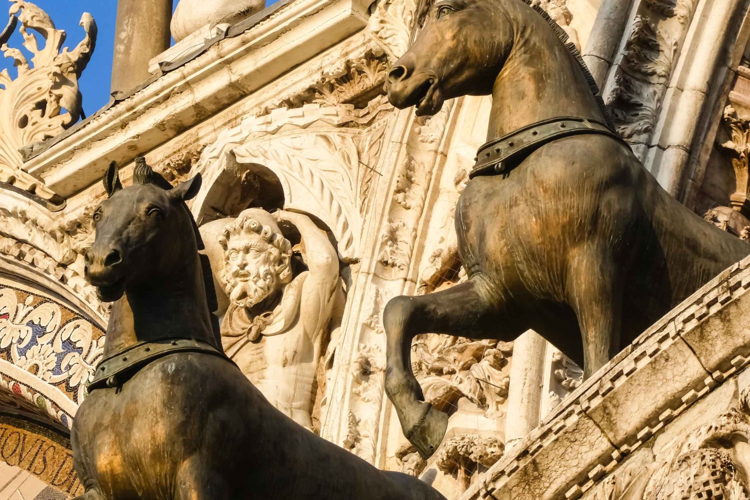 Veneza: Palácio Ducal com Basílica de São Marcos e Gôndolas