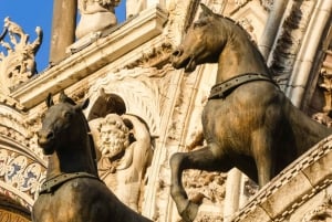 Venezia: Dogepalasset med Markuskirken og gondoler