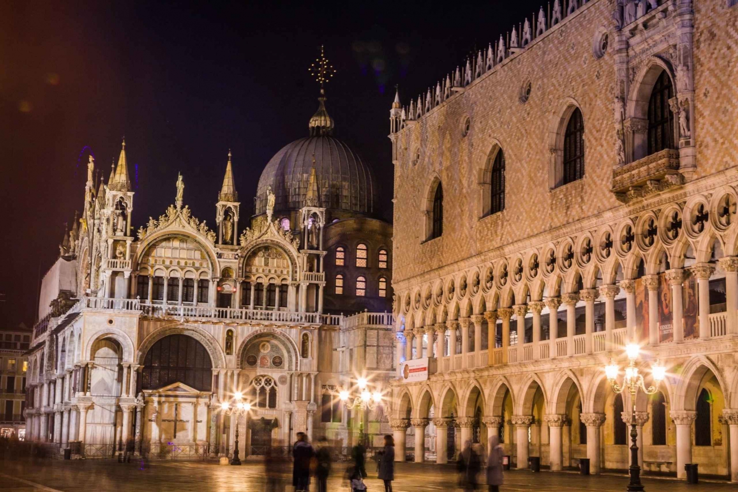 Venice: Evening Walk with Exclusive Access to Saint Mark's