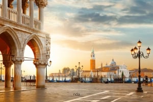 Venice: First Discovery Walk and Reading Walking Tour