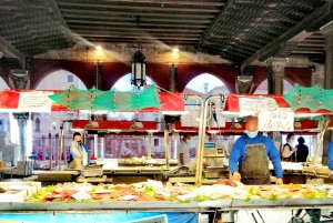 Venice: Fish Market Shopping Walking Tour & Home Cooked Meal