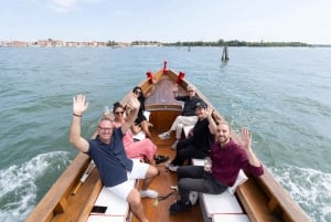 Venezia da un altro punto di vista: Tour panoramico in barca tipica.