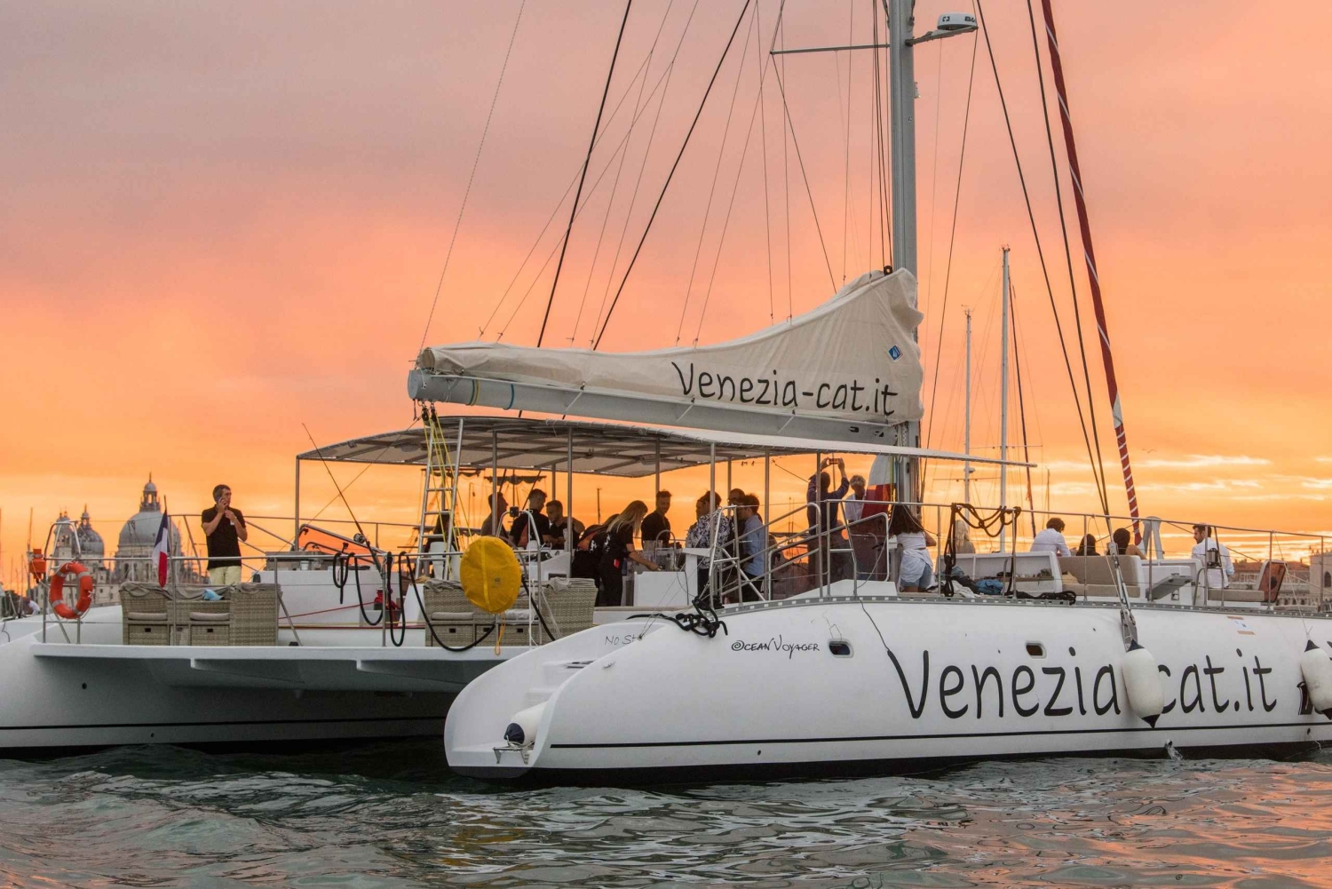 Venecia: crucero al atardecer con música clásica y cóctel.