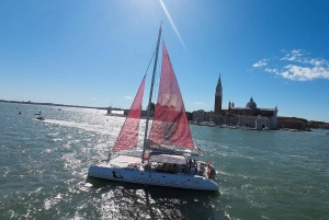 Venecia: crucero al atardecer con música clásica y cóctel.