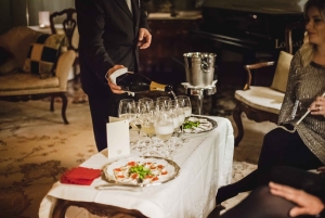 Venecia: Paseo en góndola y cena de gala en un palacio veneciano