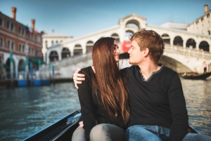 Venice: Private Gondola Ride with Personal Photographer