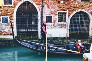 Venice: Gondola Ride and Skip the Line Doge's Palace Tour