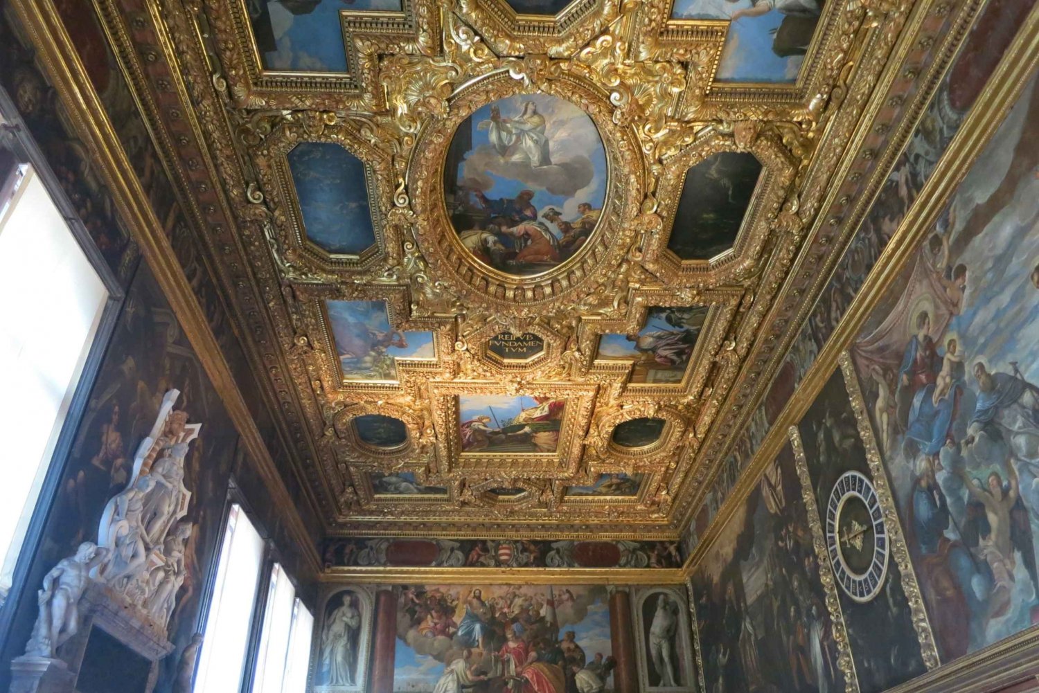 Venice: Gondola Ride & Doge's Palace Guided Tour