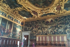 Venecia: Paseo en góndola y visita guiada al Palacio Ducal