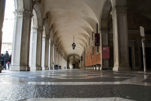 Venecia: Paseo en góndola y visita guiada al Palacio Ducal