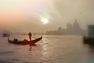 Venecia: Paseo en góndola y visita guiada al Palacio Ducal