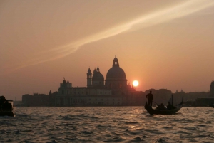 Venecia: Paseo en góndola y visita guiada al Palacio Ducal