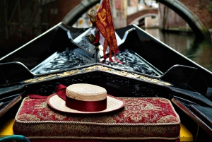 Venecia: Paseo en góndola y visita guiada al Palacio Ducal