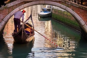 Venice: Gondola Ride & Doge's Palace Guided Tour