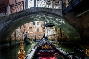 VENECIA: Paseo en góndola con guía local