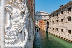 Venice: Gondola Tour under the Bridge of Sighs & Audio Guide