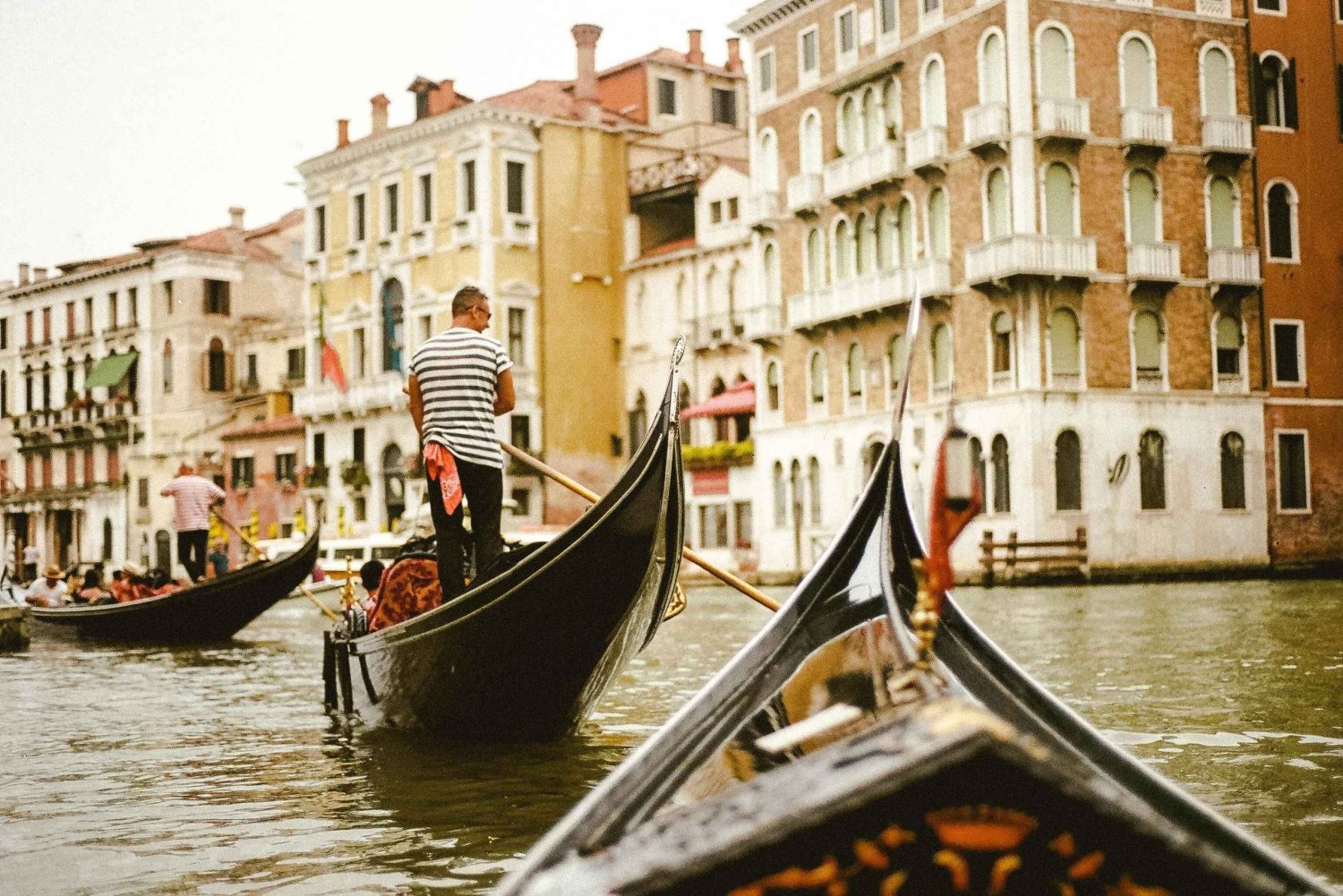 Venedig: Gondelfahrt mit Live-Einführung und Audioguide