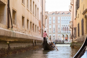 Venice: Grand Canal by Gondola with Live Commentary