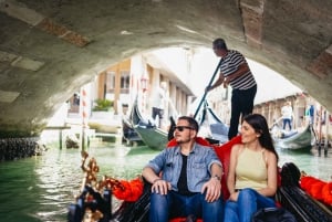 Wenecja: Przejażdżka gondolą po Wielkim Kanale z komentarzem w aplikacji