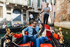 Venecia: Paseo en góndola por el Gran Canal con comentarios de la App