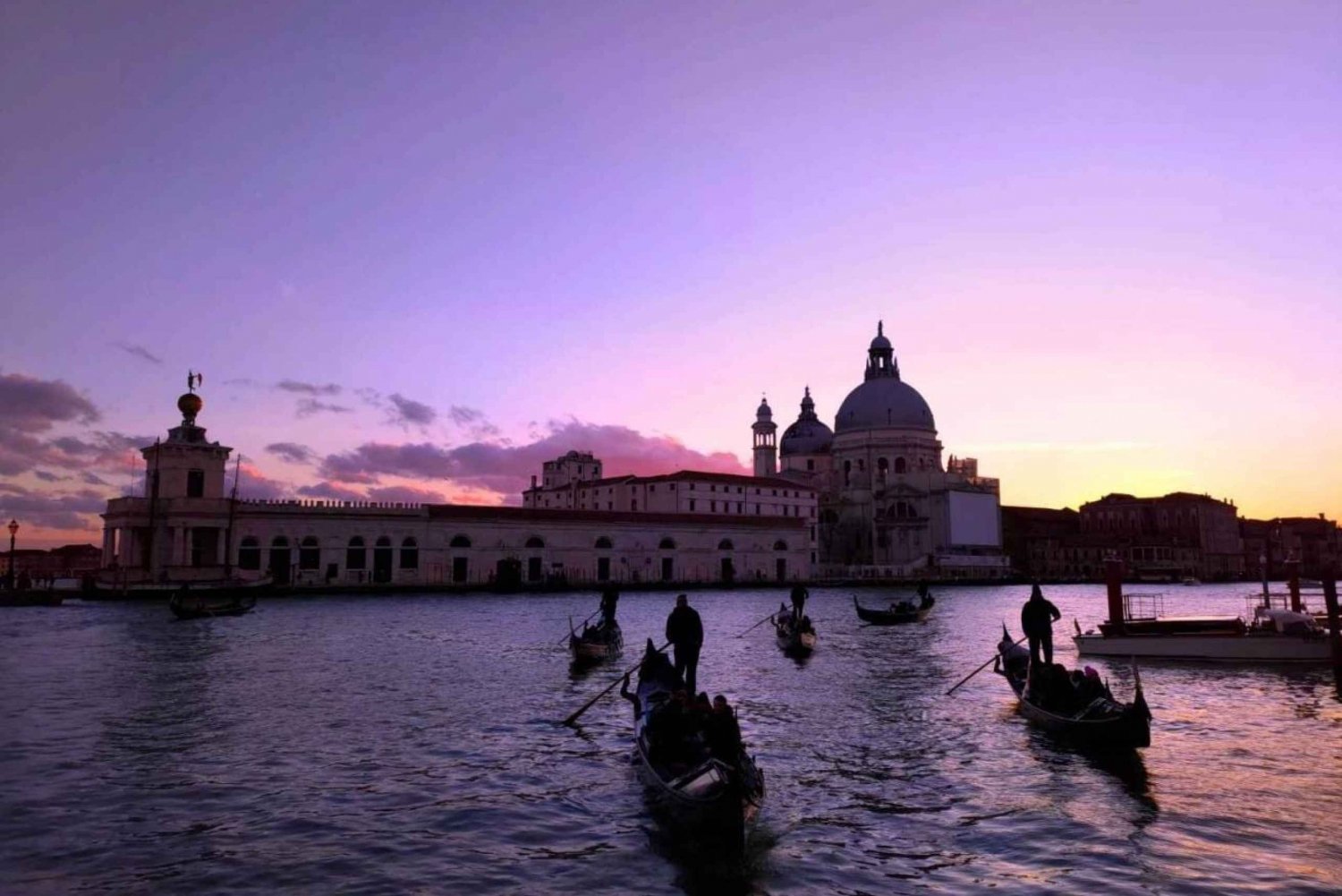 Venice: Grand Canal Private 60-Minute Gondola Ride