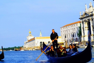 Venice: Grand Canal Private Gondola Ride and Serenade