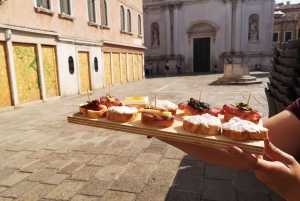 Venice: Street Food Tour Cicchetti & Spritz with Local Guide