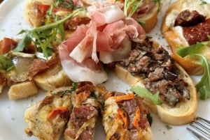 Venice: Street Food Tour Cicchetti & Spritz with Local Guide