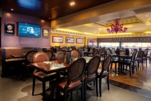Venice: Hard Rock Cafe with Set Menu for Lunch or Dinner