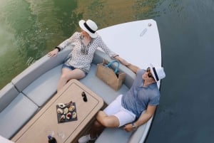 Venetsia: piilotetut kanavat sähköveneellä