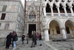 Venice: St. Mark's Basilica & Doge's Palace Tour with Ticket