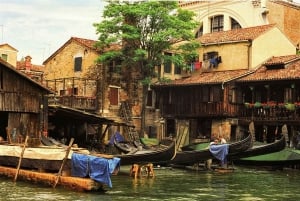 Venise : visite privée de la cour des gondoles historiques