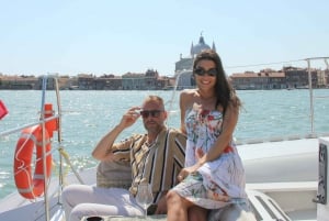 Venedig: Lagunen-Katamaran-Kreuzfahrt mit Musik und Getränken